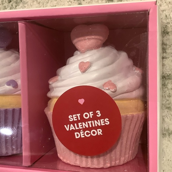 Set of 3 Love Colorful Glitter Valentine's Cupcakes Décor NWT Resin - Picture 5 of 16